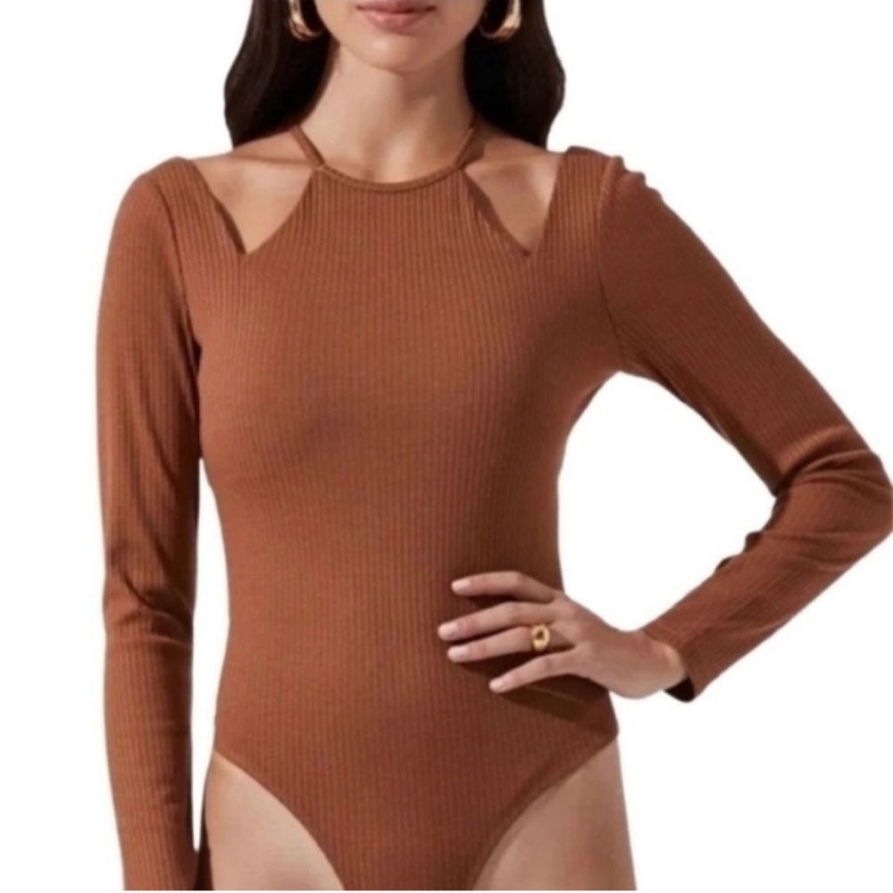 EUC - ASTR The Label Brown Halter Neck Long Sleeve Cutout Bodysuit Size medium